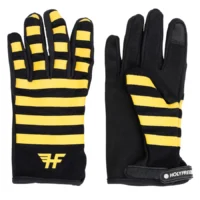 st-quentin-yellow-gloves